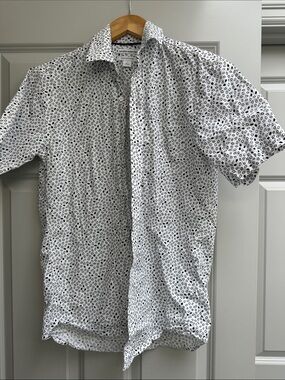 Amazon Essentials White Short-Sleeve Shirt with Black Micro Print
